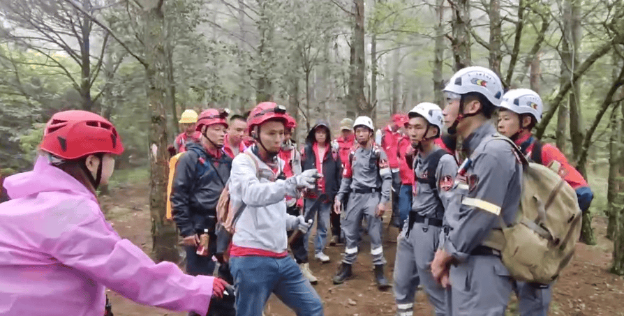 8岁男孩失联超90小时<strong></p>
<p>币安测试网</strong>,福建及国内多支救援队齐聚石谷解!正以目击者线索形成搜救圈