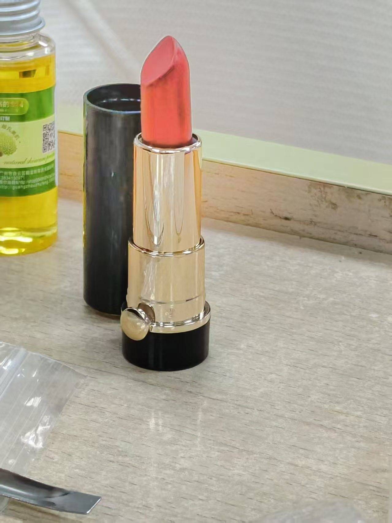 口红、面霜、爽肤水……浙江高校学生DIY纯天然化妆品<strong></p>
<p>币安测试网</strong>,这门课一开就是十年