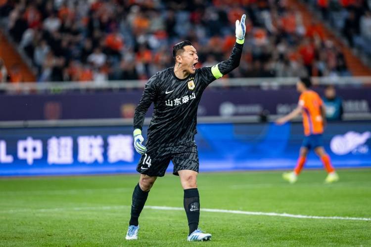 跟队：泰山从玉溪回来后<strong></p>
<p>币安自选区</strong>，克雷桑不再担任队长，场上队长换王大雷