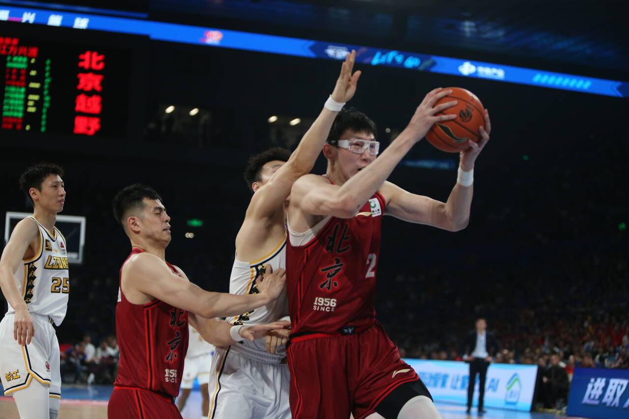 总决赛-布朗44分周琦26+13 广厦客场逆转北京总分2-1