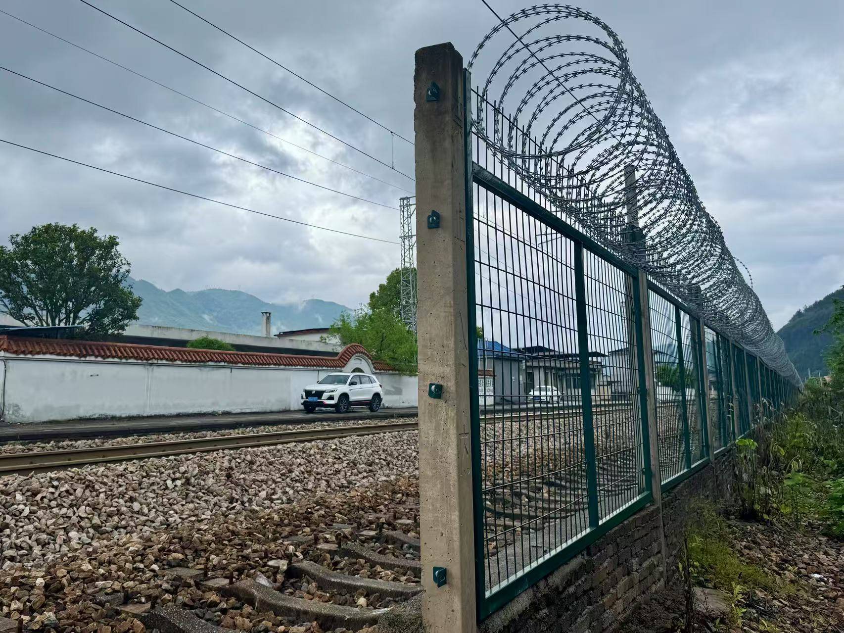 界面调查|铁路穿村而过:一个湘西村庄与17起火车撞人事故