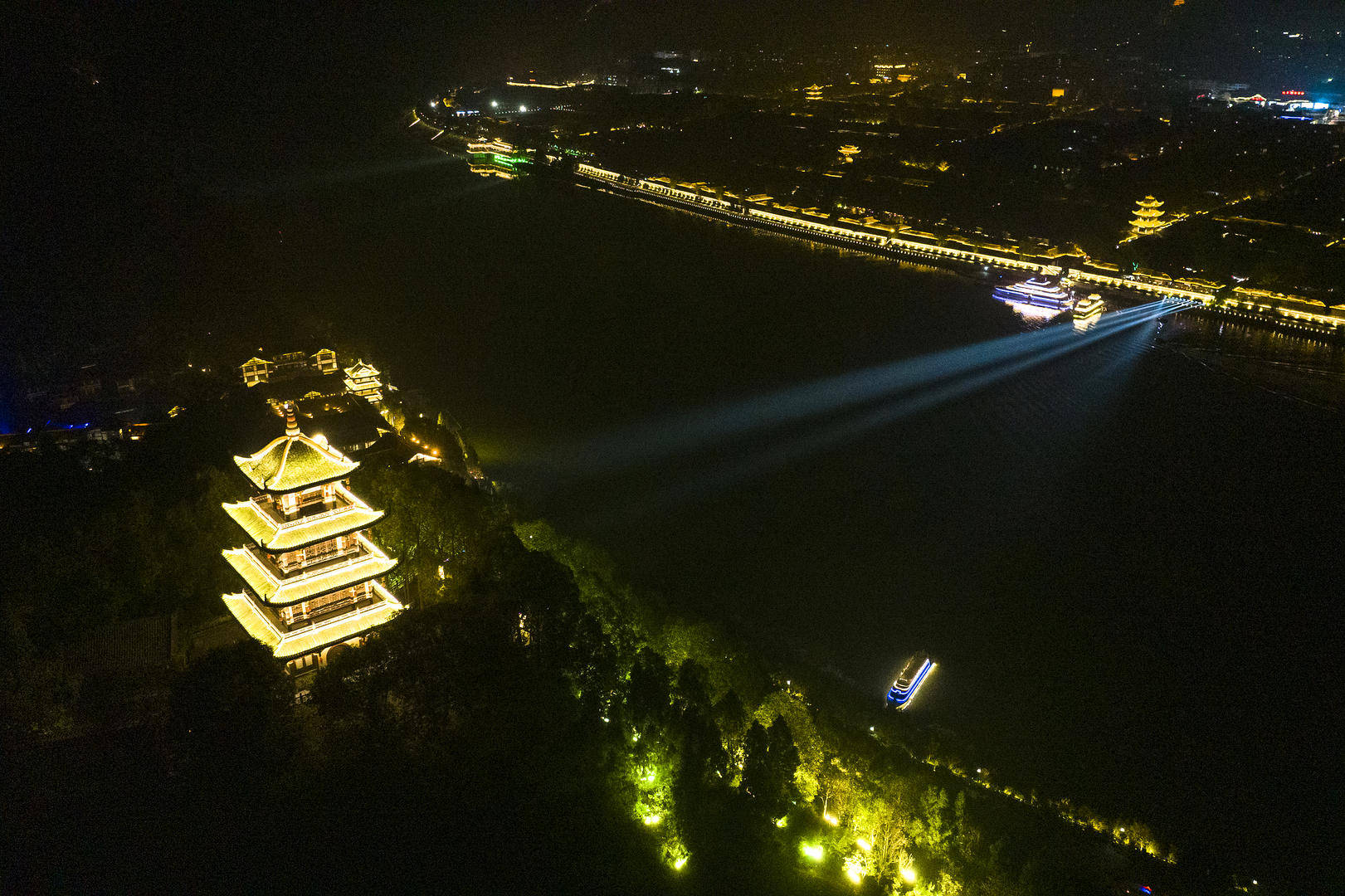 游客投诉在阆中一景区被索要597元上香费 官方:已致歉退款<strong></p>
<p>币安交易网址</strong>,景区停业整顿