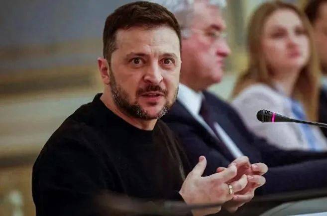 乌克兰终于恍然大悟<strong></p>
<p>币安交易网址</strong>,泽连斯基开始悄悄掉头,最大金主已早已换人!