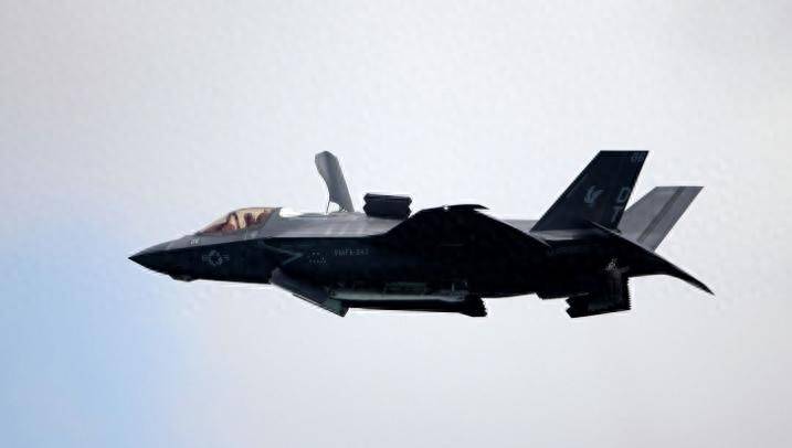 美媒爆:美国数架F-16战机和一架F-35战机曾险些被胡塞武装击中