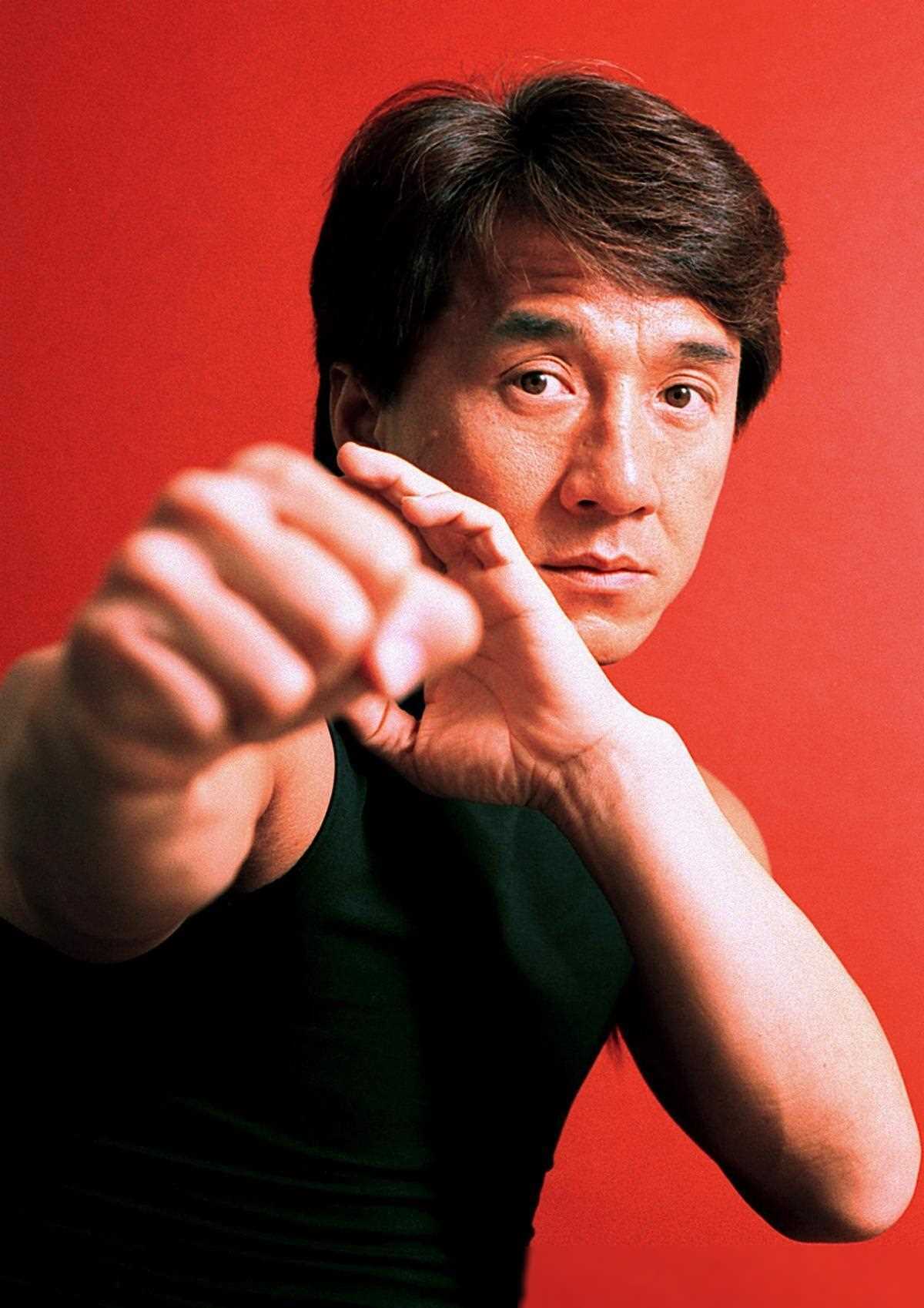 71岁成龙头发花白<strong></p>
<p>狗币钱包安卓</strong>!谢贤交代后事张纪中出了车祸还得养家…慢慢老去的他们让人泪目