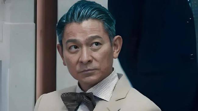 71岁成龙头发花白<strong></p>
<p>狗币钱包安卓</strong>!谢贤交代后事张纪中出了车祸还得养家…慢慢老去的他们让人泪目