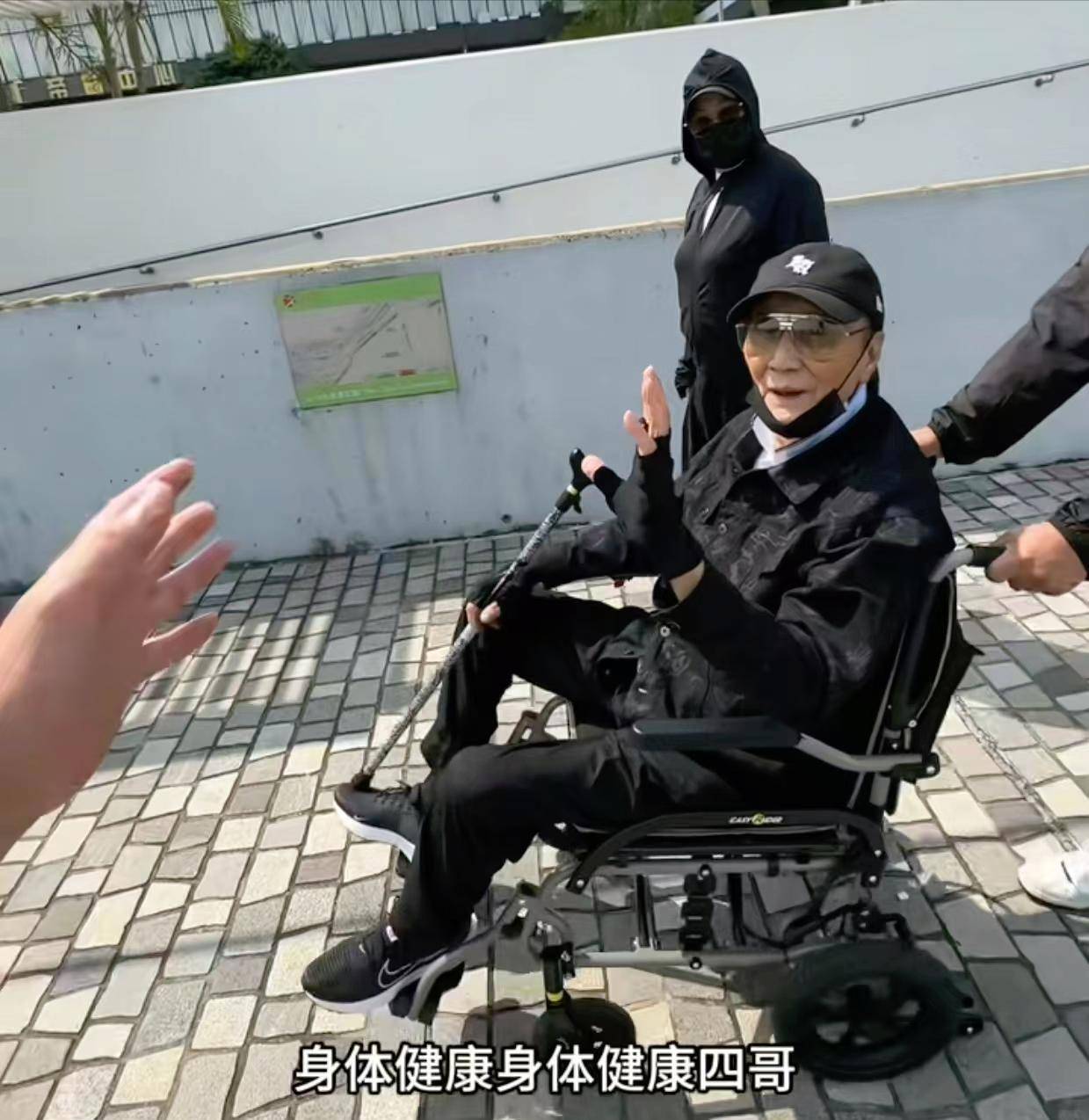 71岁成龙头发花白<strong></p>
<p>狗币钱包安卓</strong>!谢贤交代后事张纪中出了车祸还得养家…慢慢老去的他们让人泪目