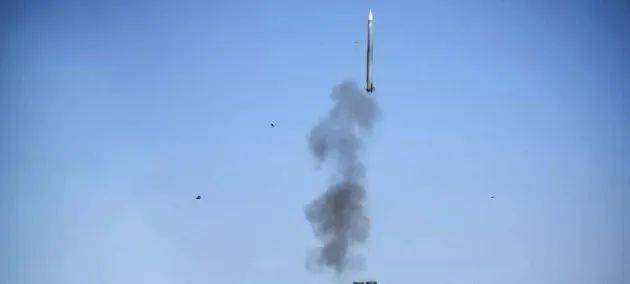 巴五大基地凌晨被炸<strong></p>
<p>币安pos</strong>,红旗导弹拦截失败!印度背后有高人指点?