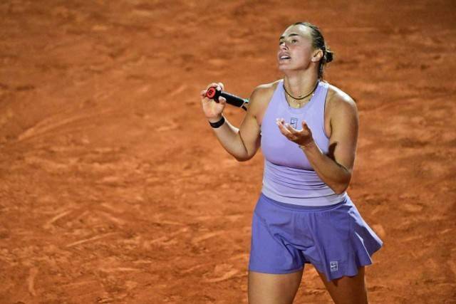 终于越过萨巴伦卡这座高山<strong></p>
<p>币安pos</strong>,郑钦文感谢自己的耐心和专注