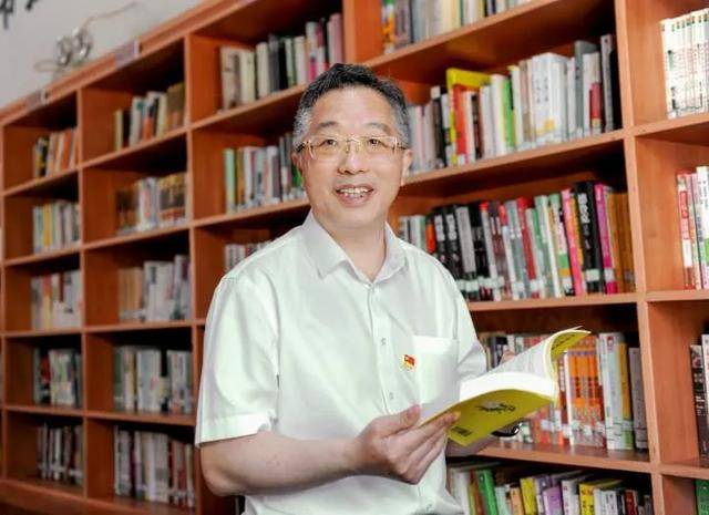 “颐云楼主人”<strong></p>
<p>币安pos</strong>,主动向省纪委投案