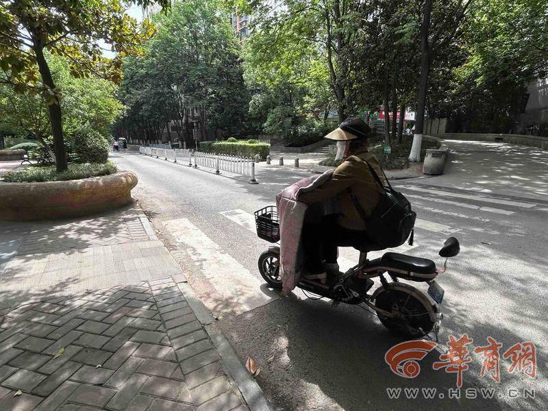 西安14岁初中生骑车回家在小区被撞 孩子说肇事司机下车看了看就离开