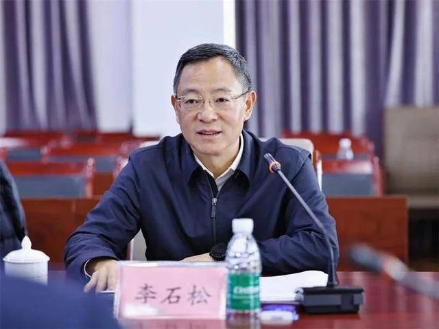 贪图享乐、道德败坏的李石松<strong></p>
<p>币安云交易所</strong>,在厅长、市长、市委书记等任上敛财数额特别巨大