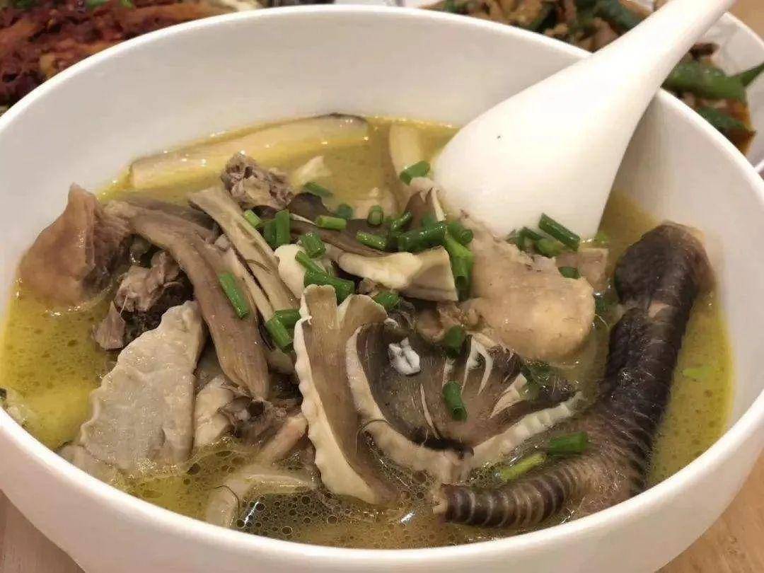 “天价”鸡枞调查:最贵卖到1800元/公斤!雨水少致产量低<strong></p>
<p>币安合约上线</strong>,多地价高客少