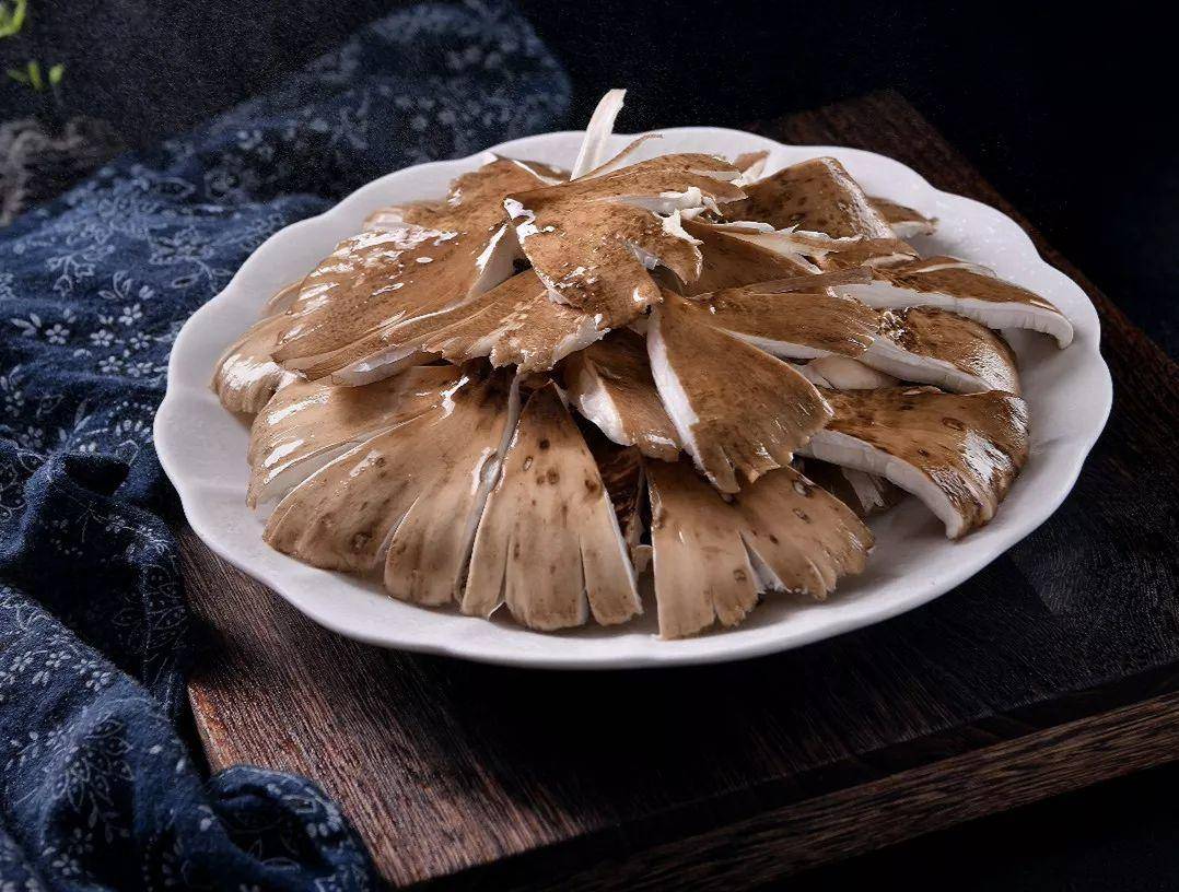 “天价”鸡枞调查:最贵卖到1800元/公斤!雨水少致产量低<strong></p>
<p>币安合约上线</strong>,多地价高客少