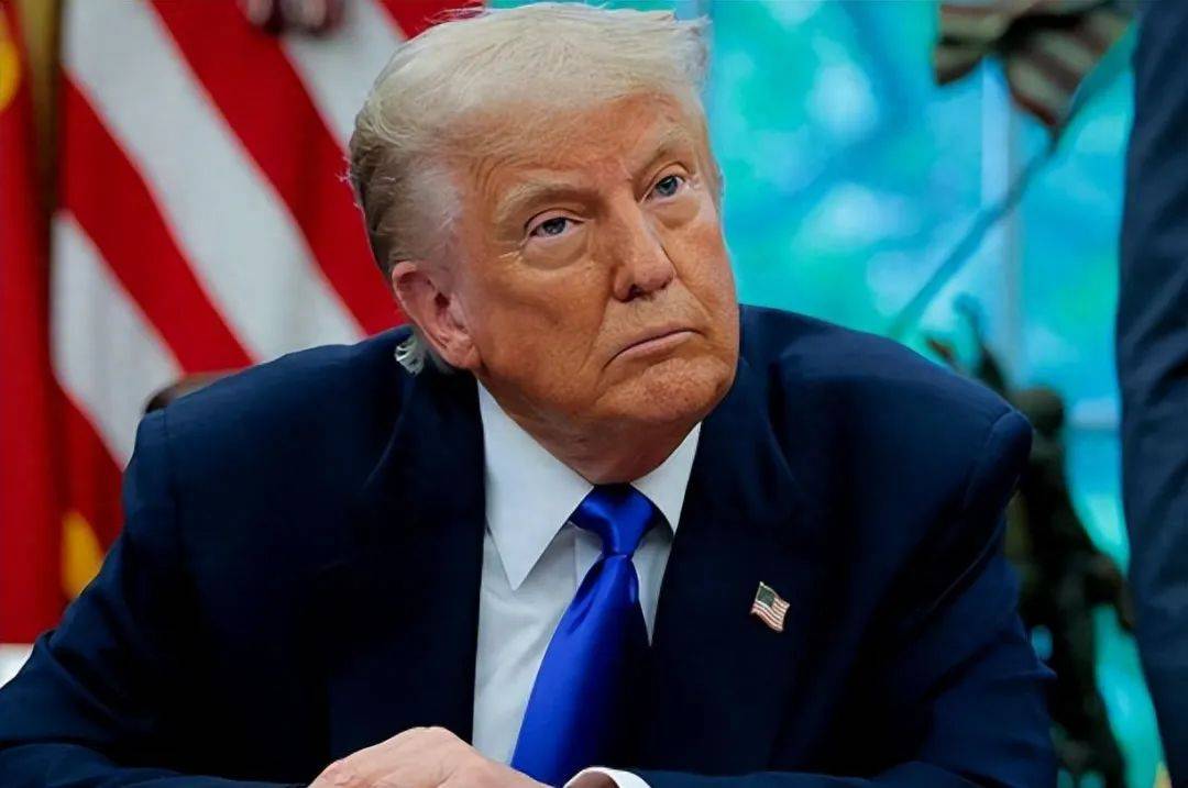 白宫内讧！特朗普30分钟变局，中国政策制定者如秋叶般被扫地出门！