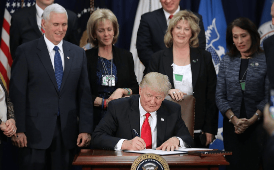 想不到美国也有今天?特朗普终于开始怕了<strong></p>
<p>币安交易所联盟</strong>,3路人马抵京“求和”