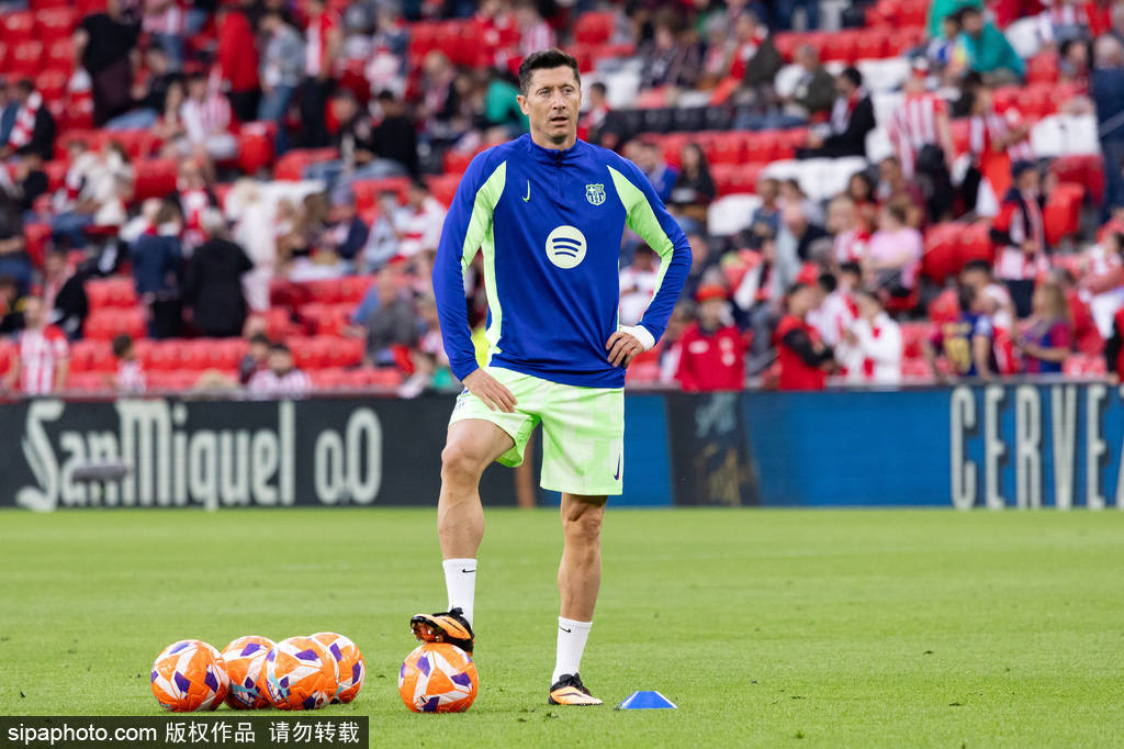 莱万怒了！金球奖年年换规则？点名巴萨天才未来球王！警告：阿隆索的皇马要来了！