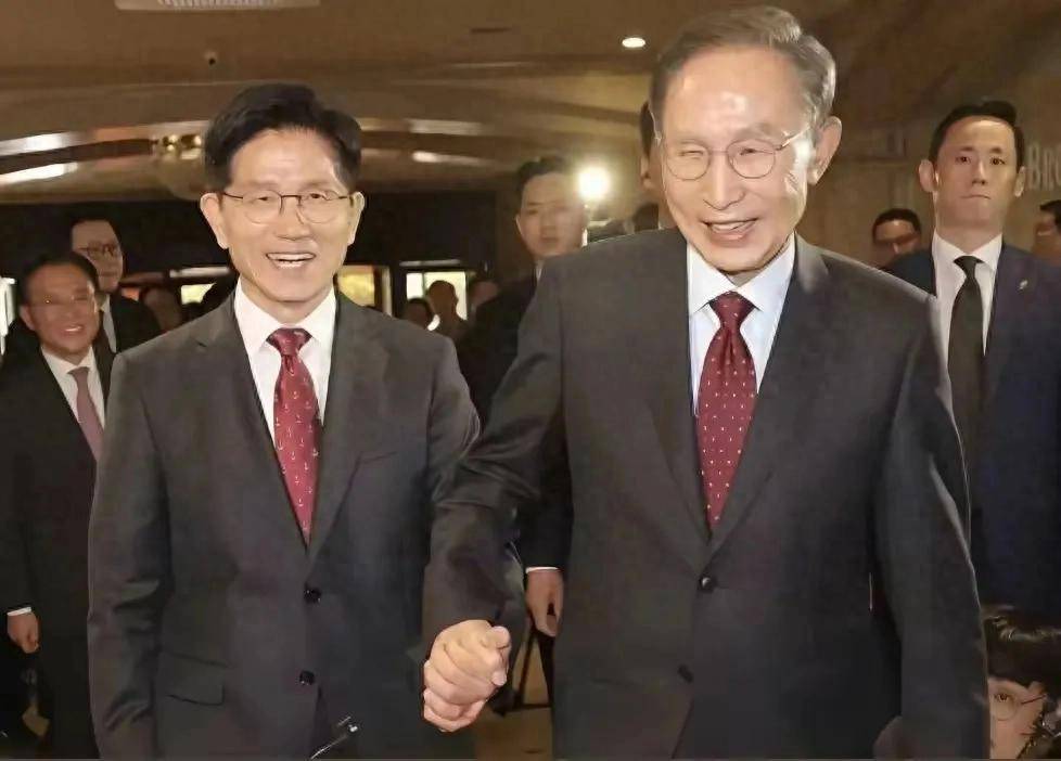 李在明胜利无望?李明博、朴槿惠联手<strong></p>
<p>币安交易所联盟</strong>,韩国大选进入白热化阶段!