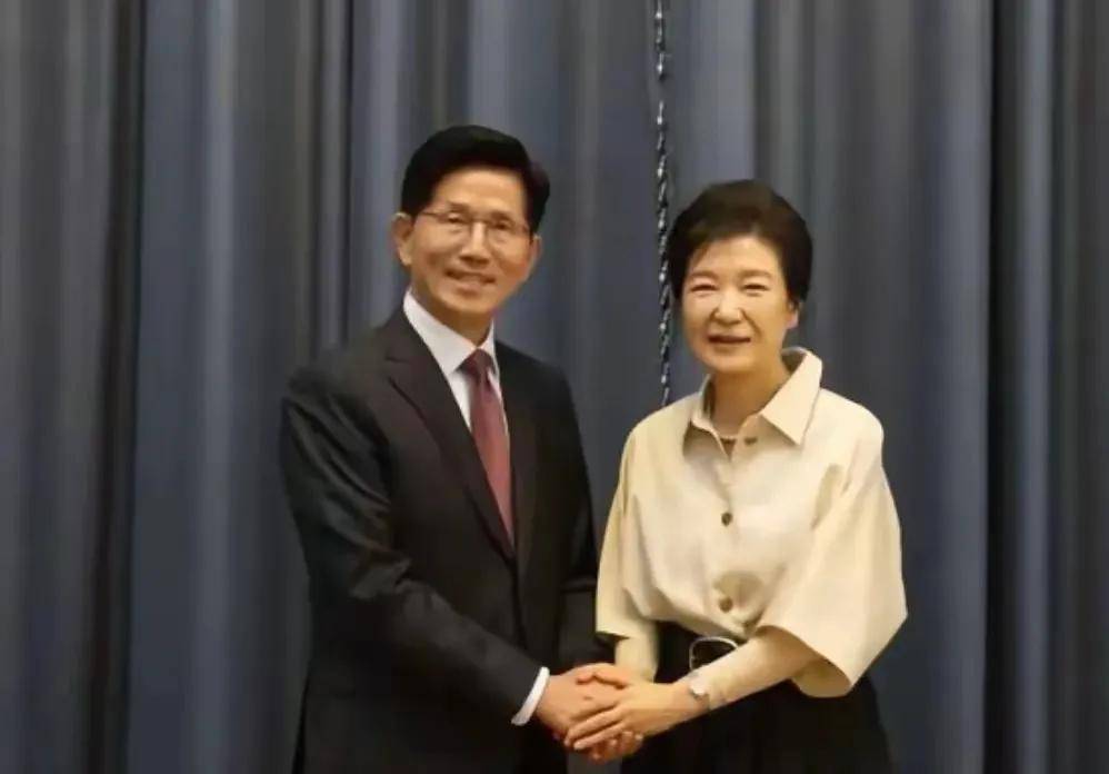 李在明胜利无望?李明博、朴槿惠联手<strong></p>
<p>币安交易所联盟</strong>,韩国大选进入白热化阶段!