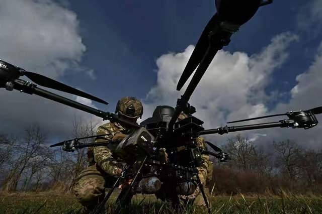 俄导弹百发百中！捣毁乌军“老巢”<strong></p>
<p>币安最新动态</strong>，316架无人机全被炸成碎片