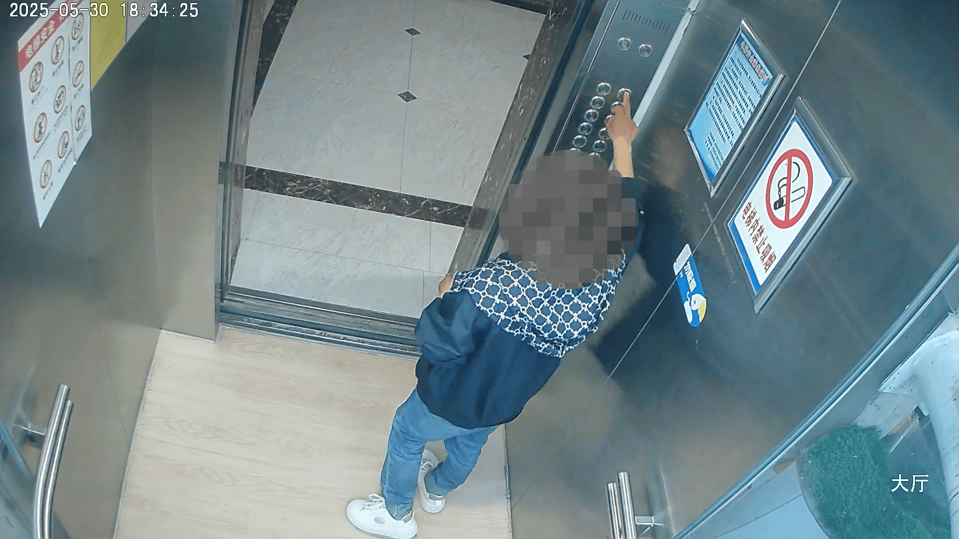 “马虎”夫妻家钥匙插门上忘拔<strong></p>
<p>安卓推币游戏</strong>,次日发现钱包竟“蒸发”了