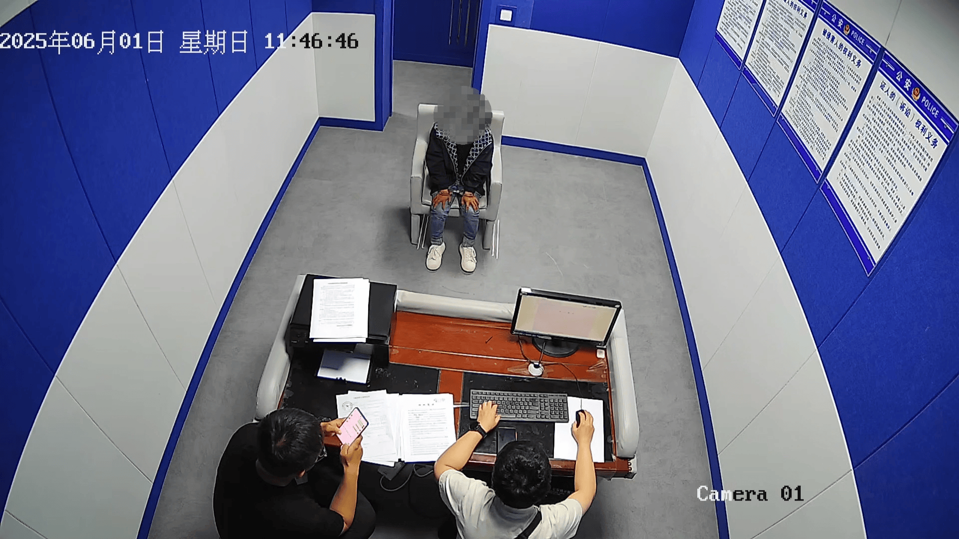 “马虎”夫妻家钥匙插门上忘拔<strong></p>
<p>安卓推币游戏</strong>,次日发现钱包竟“蒸发”了