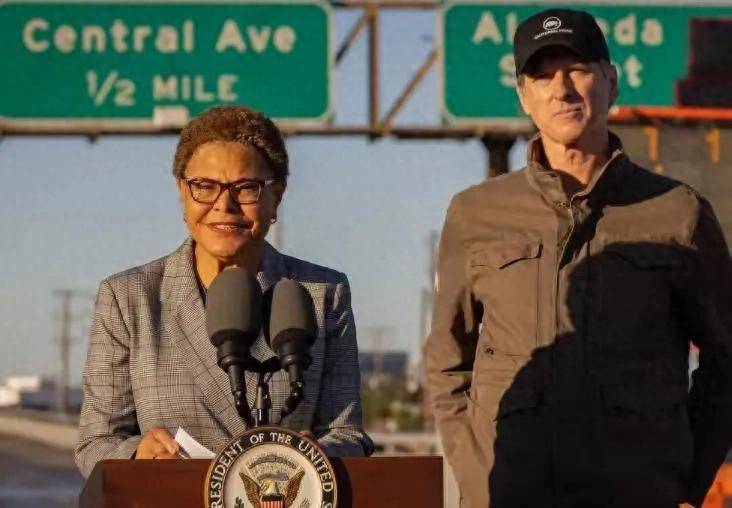 加州州长纽森发出怒吼<strong></p>
<p>币安公告</strong>,22州集结反抗!哈里斯重出江湖,加州未来是“脱美”还是和解?