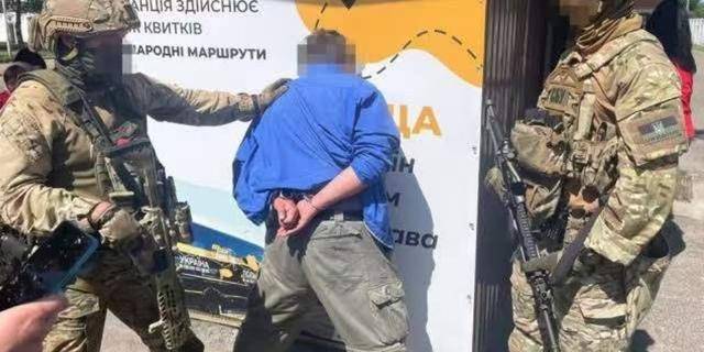 俄罗斯内鬼泛滥<strong></p>
<p>安邑布币</strong>，内外勾结贪腐卖国，把导弹零部件当废铁卖