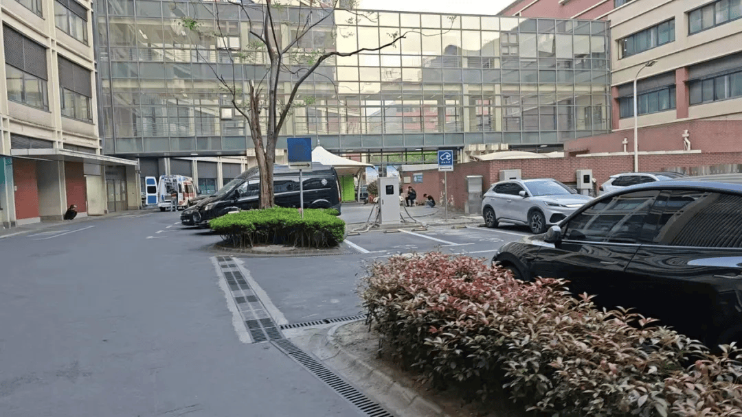 江西省卫健委通报“救护车800公里收费2.8万元”：不合理<strong></p>
<p>币安交易所商家</strong>，暂停医院医疗转运服务