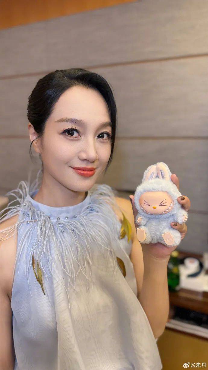 知名主持人朱丹<strong></p>
<p>币安交易所商家</strong>，发长文道歉