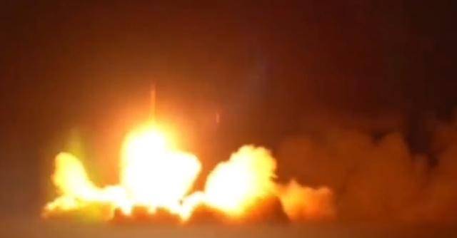 难怪哈梅内伊不怕<strong></p>
<p>币安区块链</strong>,特朗普刚放风要打,一道火光撕裂夜空