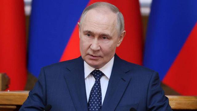 难怪哈梅内伊不怕<strong></p>
<p>币安区块链</strong>,特朗普刚放风要打,一道火光撕裂夜空