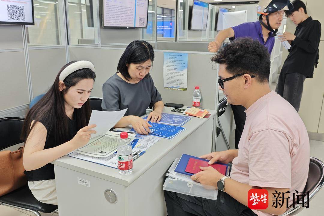 25岁小伙带一沓证书应聘!南京高校毕业生招聘会火爆<strong></p>
<p>币安公链技术</strong>,HR:这样的简历很加分