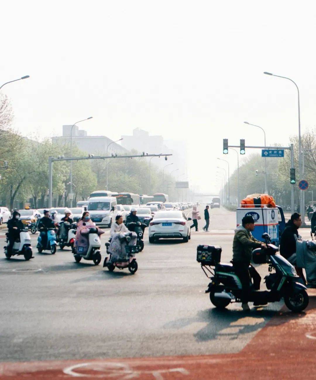 再有钱的北京白领<strong></p>
<p>币安公链技术</strong>,也得穿“电驴套装”