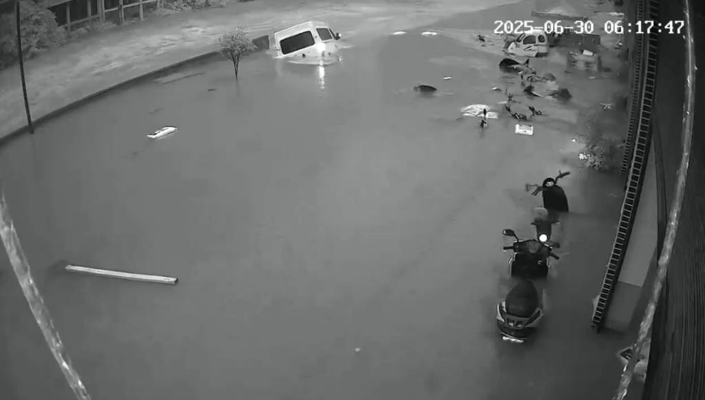 云南彝良县遭遇强降雨：有车辆被冲入河道<strong></p>
<p>币安eth钱包地址</strong>，暂未接到伤亡报告