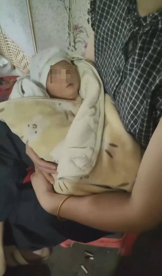 四川万源一男子玉米地里捡到男弃婴<strong></p>
<p>币安虚拟货币</strong>,镇政府回应:已妥善安置