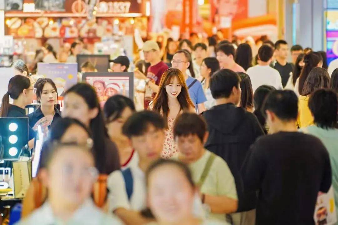 北京发布提振消费24条:优化小客车指标配置、调整最低工资标准