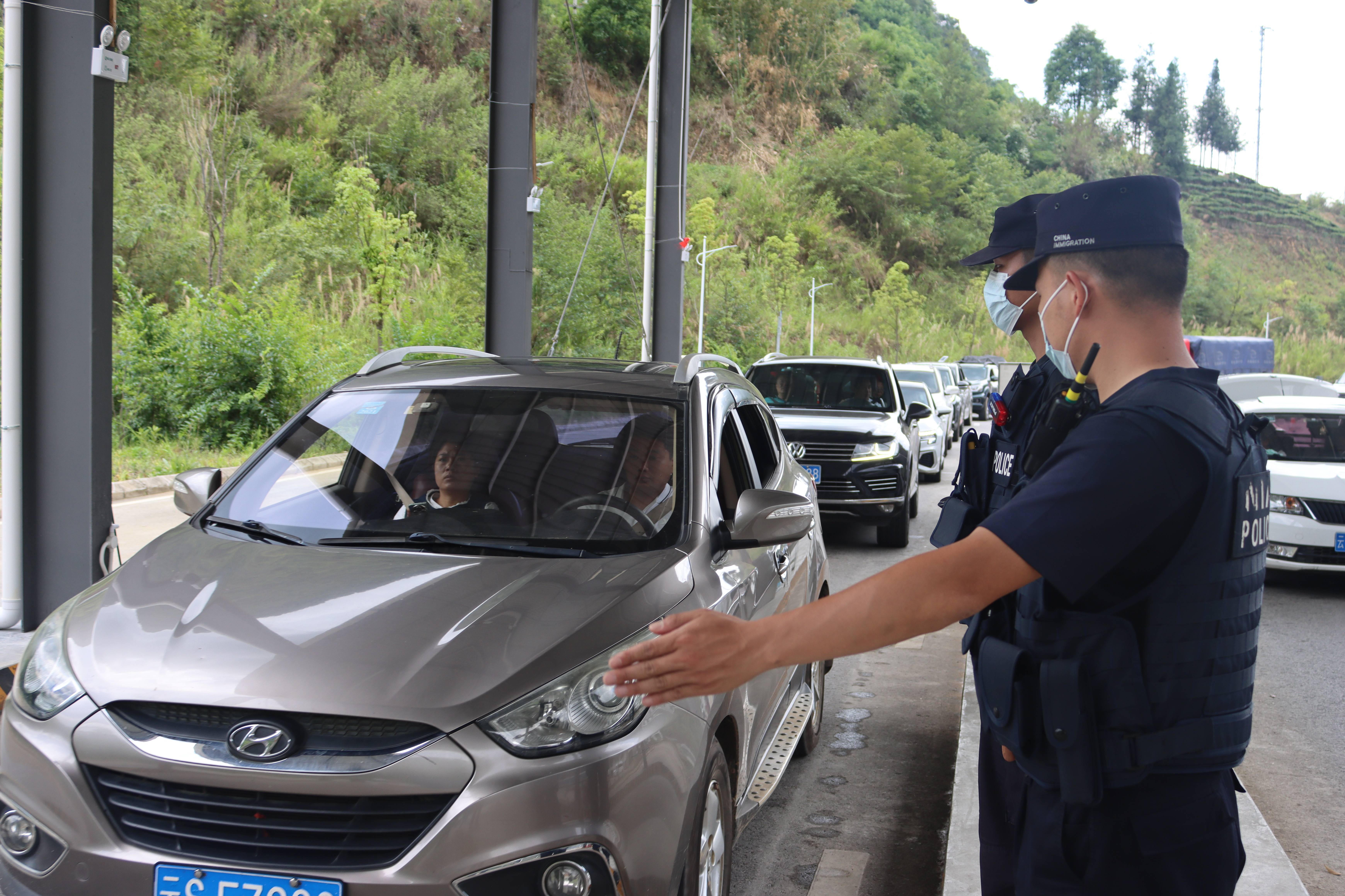 102.13万人次<strong></p>
<p>币安官网app</strong>!勐撒临时执勤点验放进出边境人员突破百万大关!