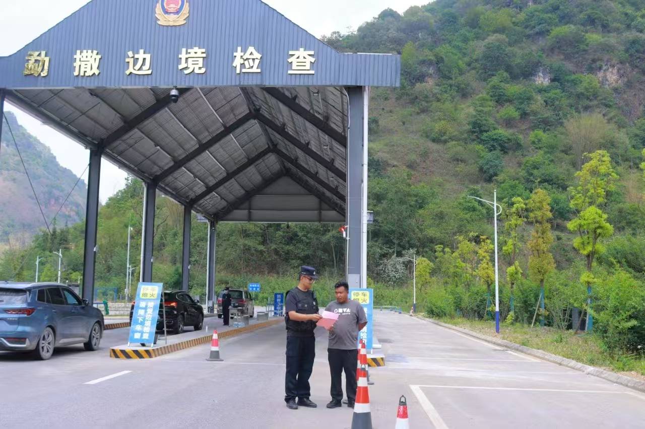 102.13万人次<strong></p>
<p>币安官网app</strong>!勐撒临时执勤点验放进出边境人员突破百万大关!