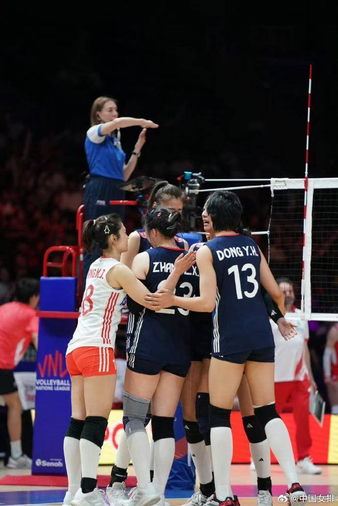 四战全胜<strong></p>
<p>币安功能介绍</strong>!中国女排逆转战胜美国女排 阿灵顿站完美收官