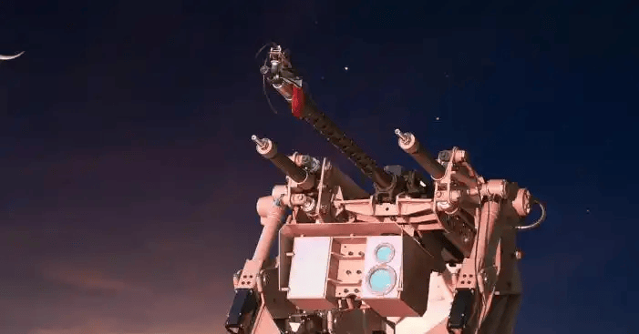 人类史上首次!俄军人向机器人部队投降<strong></p>
<p>币安功能介绍</strong>,由无人机押送收押为战俘