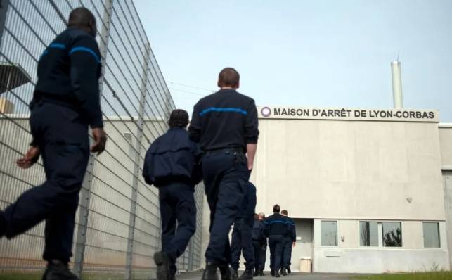 藏在获释狱友行李袋中<strong></p>
<p>币安功能介绍</strong>，法国一20岁囚犯成功越狱，警方全力追捕