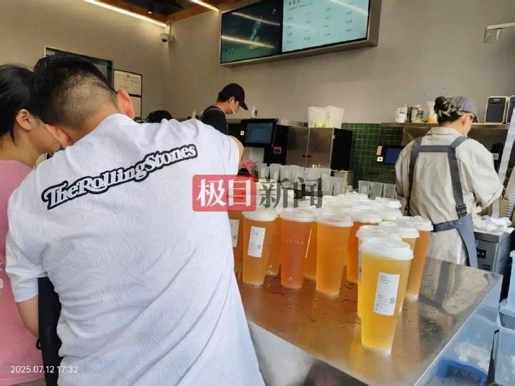 外卖大战：点20单17单免费<strong></p>
<p>币安功能介绍</strong>，骑手日赚上千不舍休息，店员累惨