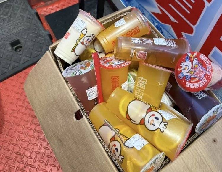 外卖大战：点20单17单免费<strong></p>
<p>币安功能介绍</strong>，骑手日赚上千不舍休息，店员累惨