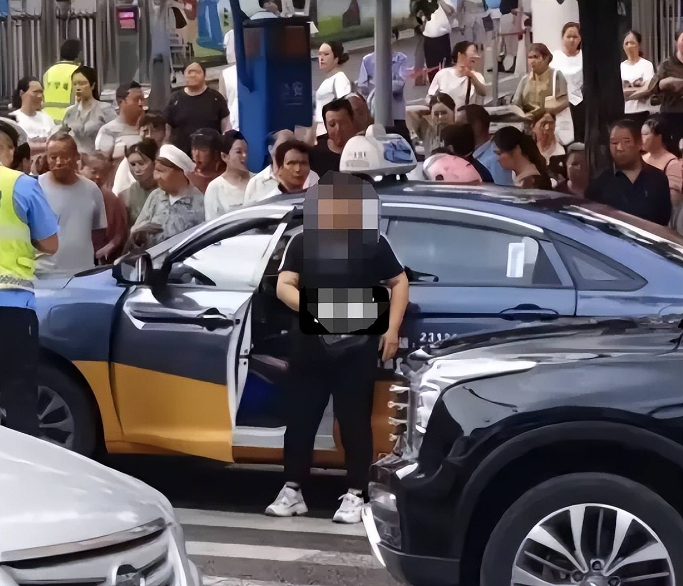 警方通报“贵州8岁女童过斑马线被出租车撞倒身亡”:46岁女子被刑拘<strong></p>
<p>币安主站</strong>,不存在二次碾压