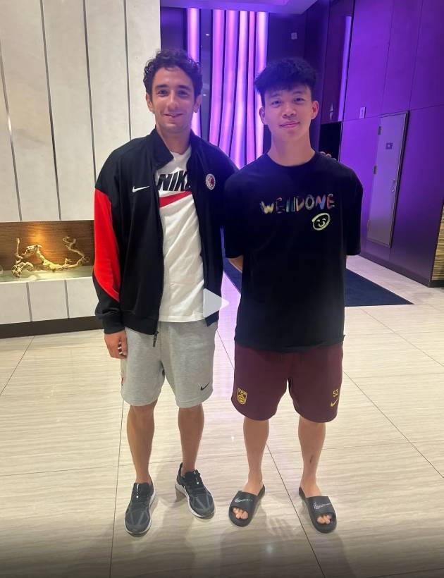 挥手打到王钰栋!宾纪文:赛后第一时间向他道歉<strong></p>
<p>币安数字资产交易所</strong>,开心能和他对位