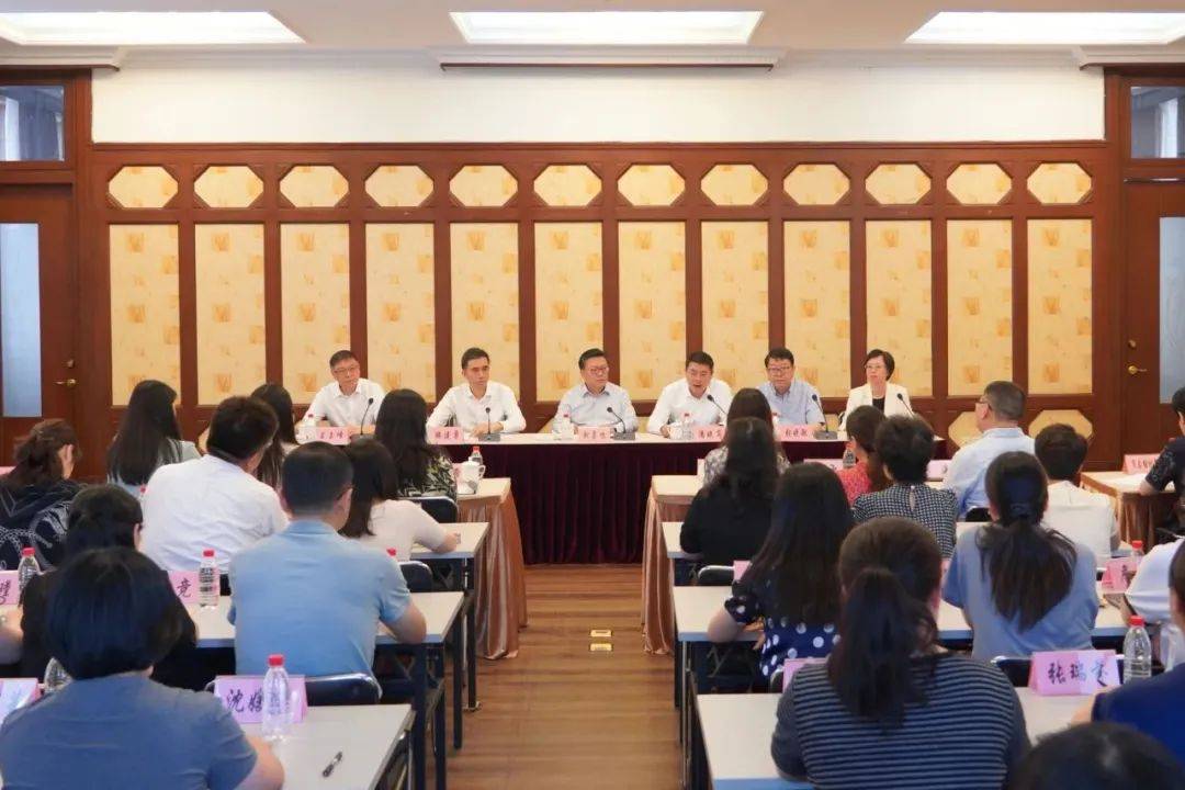 上海市委决定：杨咏梅履新职